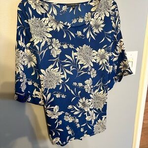 West Kei Floral Royal Blue & white Women's Top size XL